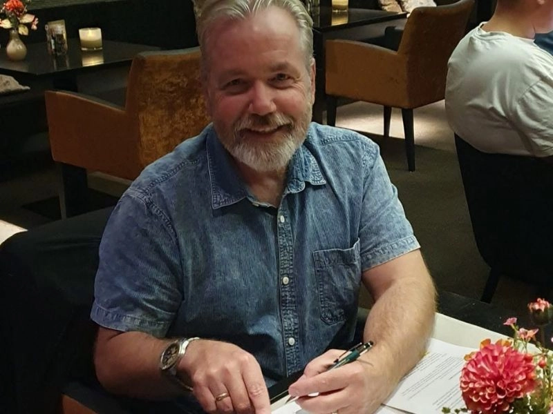 Richard verlengt zijn franchiseovereenkomst tot aan zijn (vervroegd) pensioen